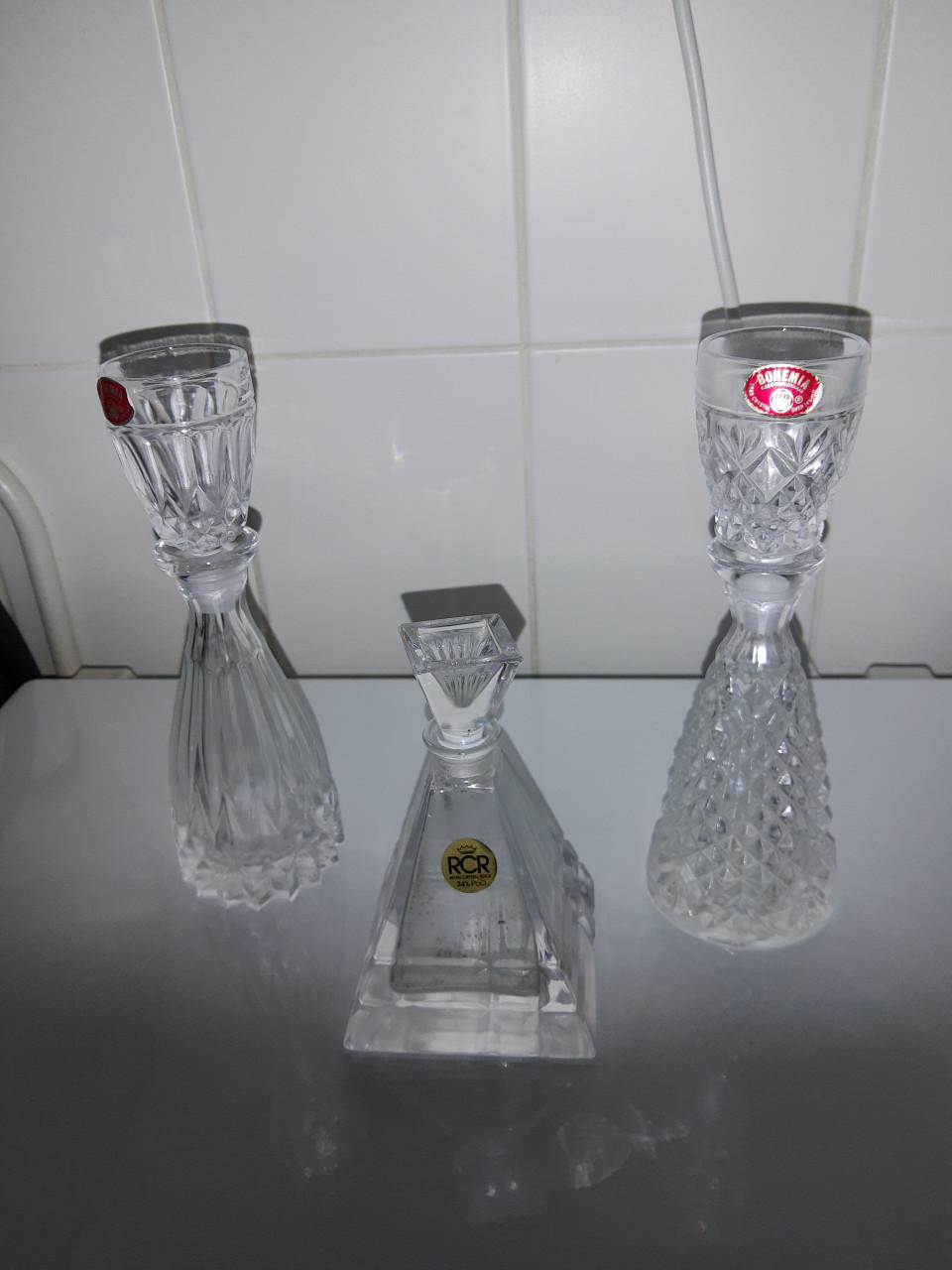 3 kristallen karafjes samen 9 euro