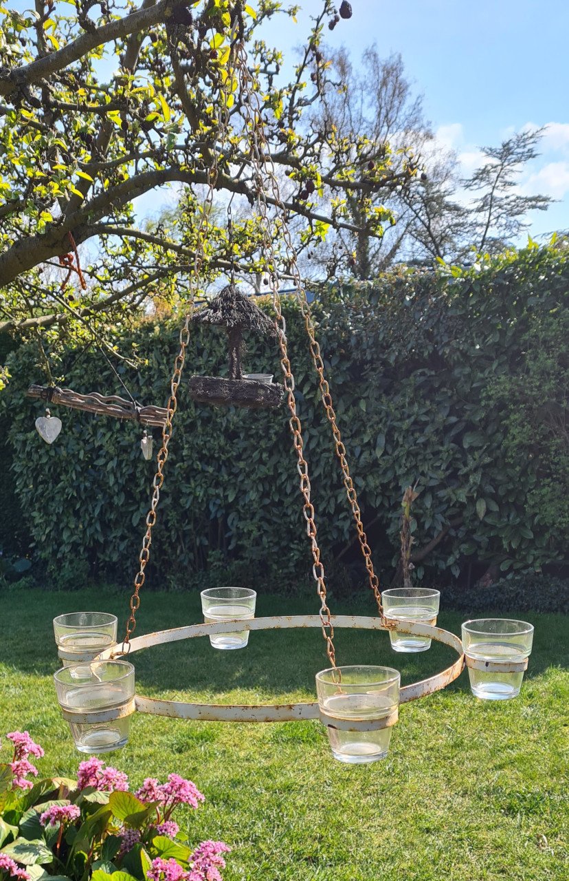 Leuke brocante witte hang kandelaar voor 6 waxinelichtjes