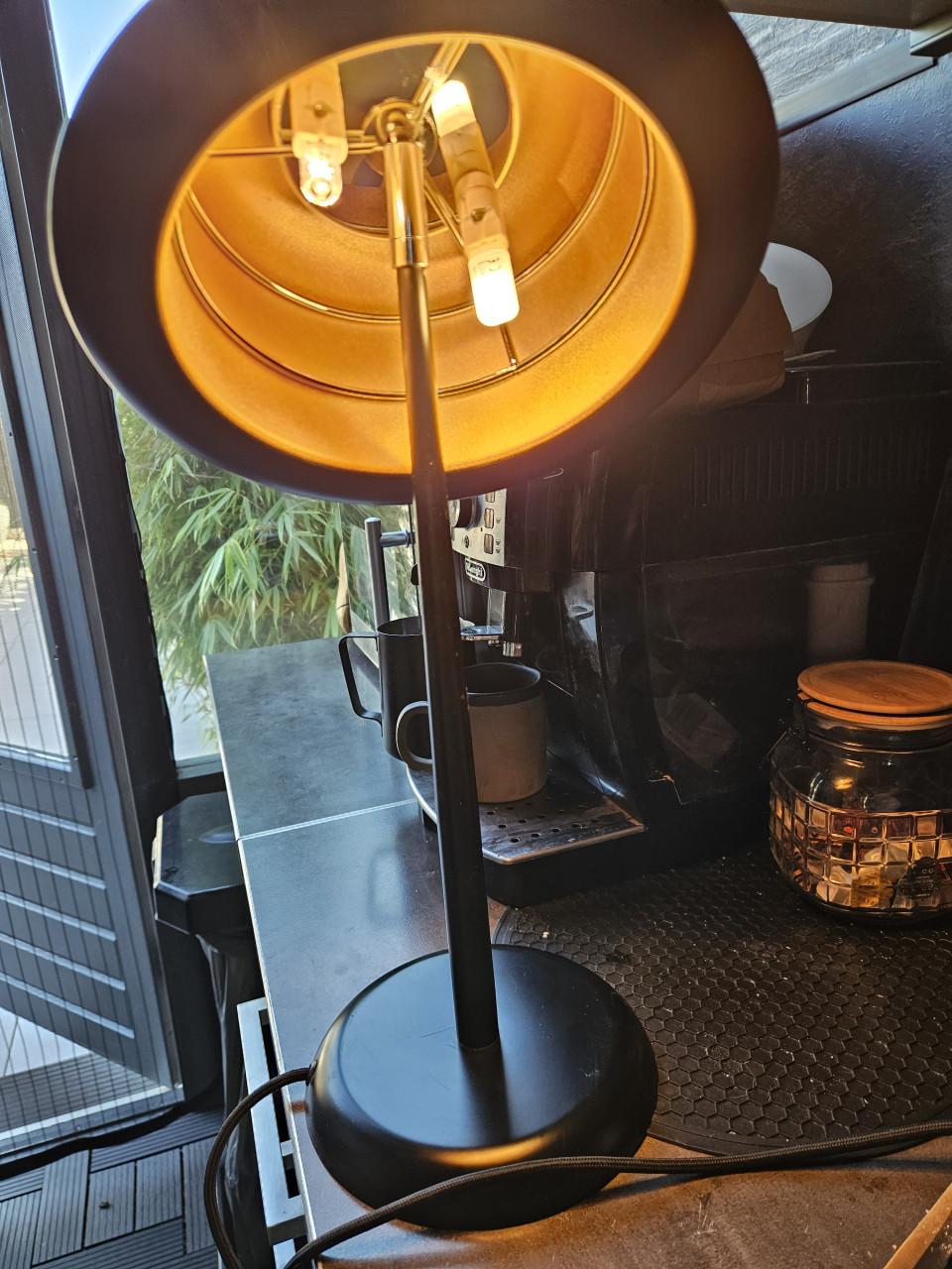 Set van 2 unieke design tafellampen in de vorm van een hoed