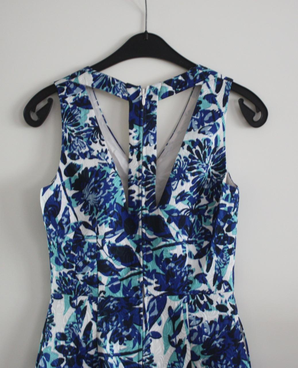 Nette jurk wit blauwe print  maat 34
