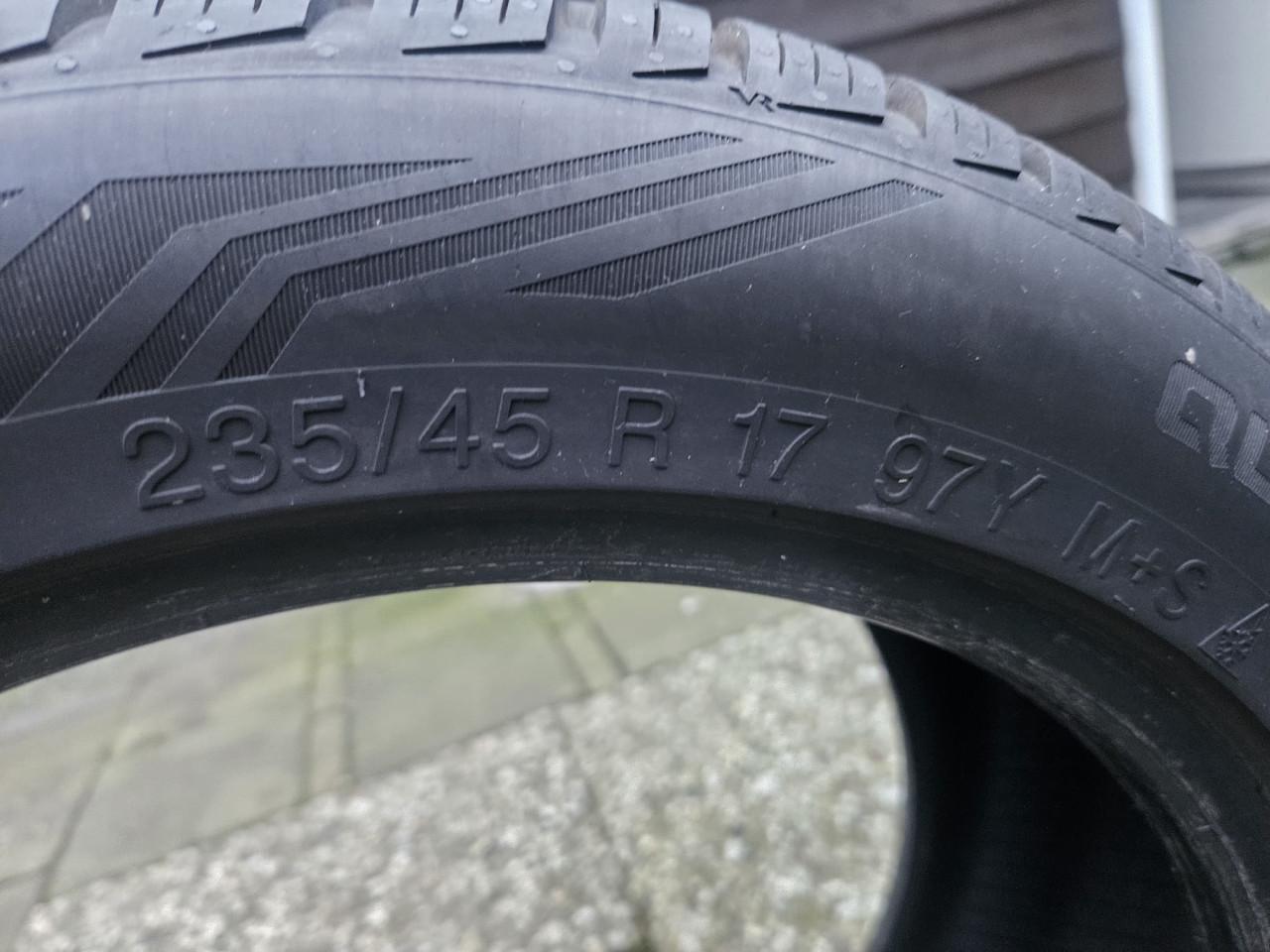 Vredestein All-Season banden 235-45-17