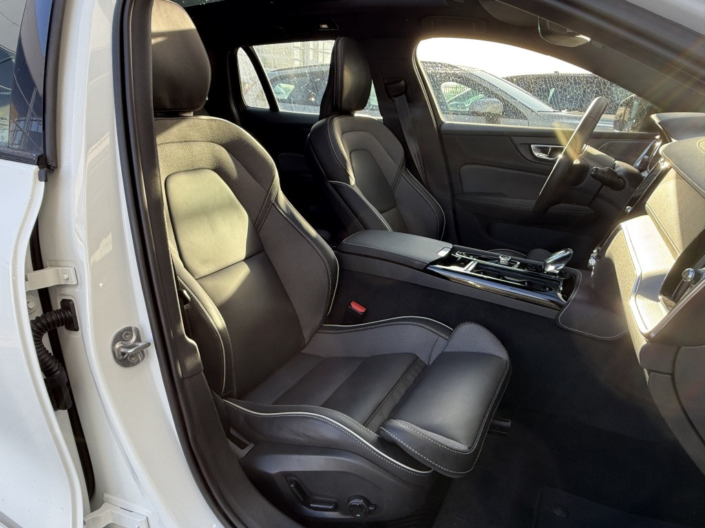 Volvo V60 t6 recharge 398pk ultra dark| panodak| adap.cruise| 360camera
