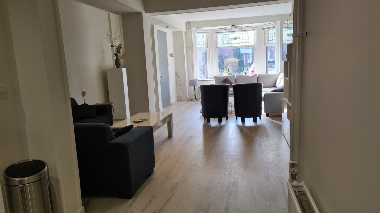 Beschikbaar per 1 juni a.s. benedenappartement 100 m2 gemeubileerde verhuur