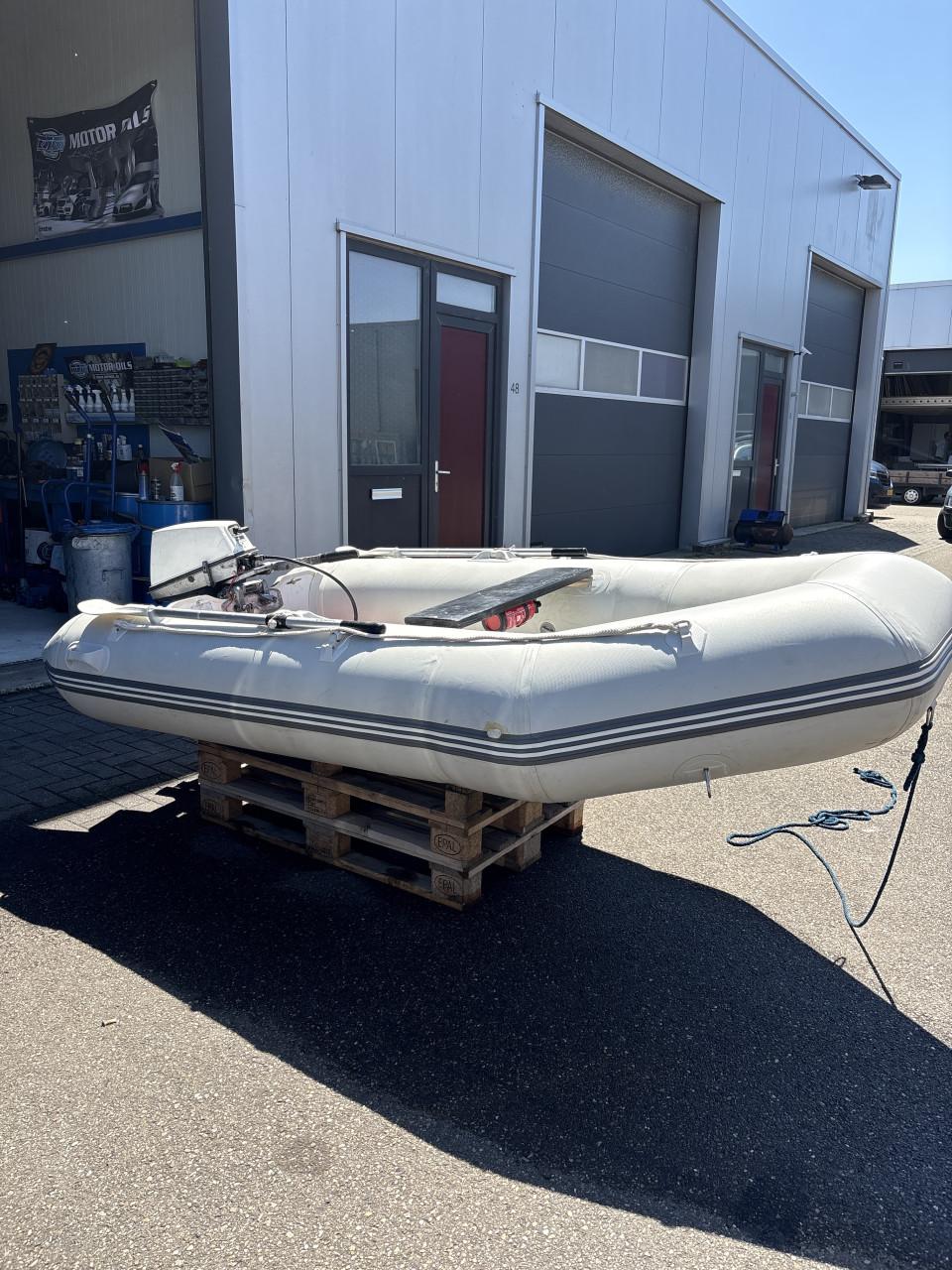 Rubberboot met yamaha 8pk