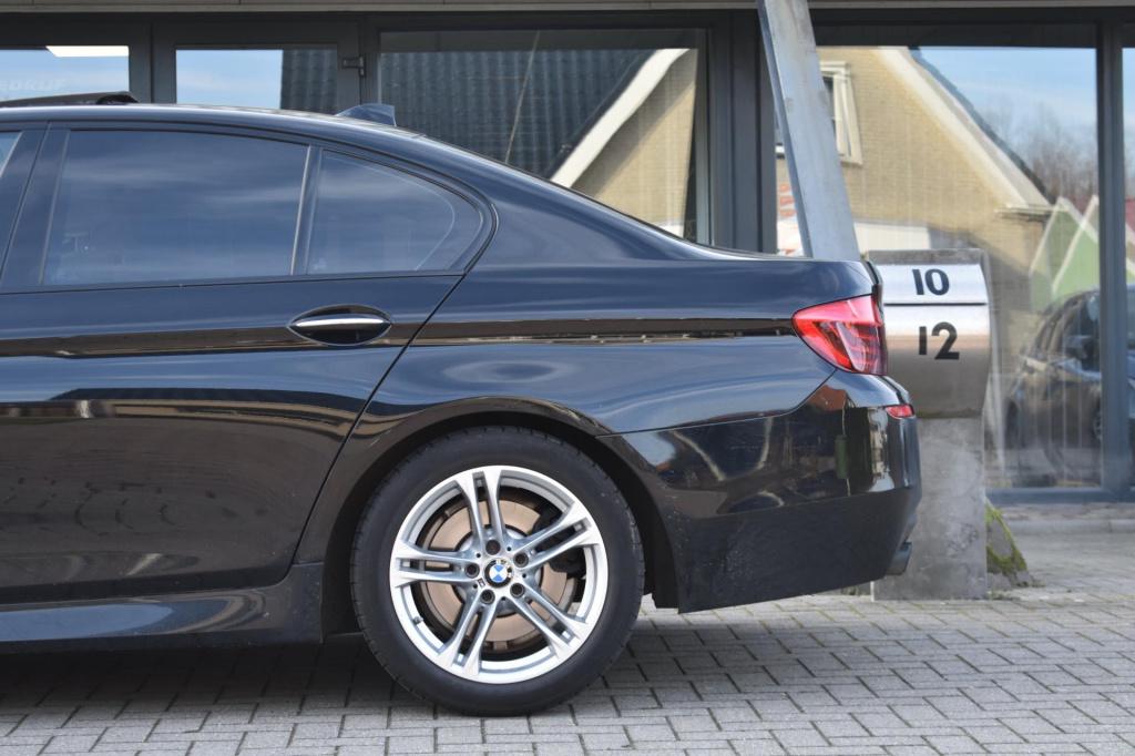 BMW 5 Serie 520i m sport | schuifdak | camera | leder | nap | adapt. cruise
