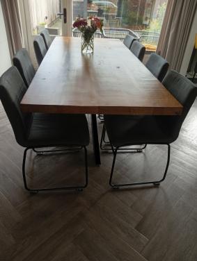 Tafel mango met 8 stoelen