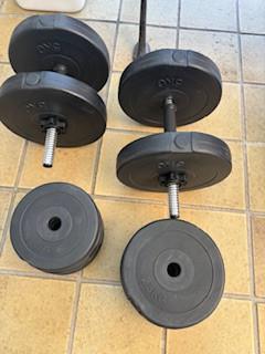 Halterbank met dumbels
