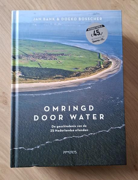 Omringd Door Water