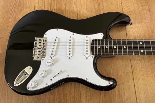 Harley Benton stratocaster als nieuw.