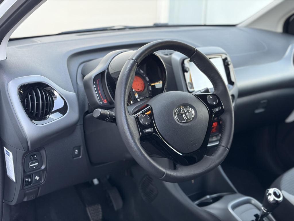Toyota Aygo 1.0 vvt-i x-joy automaat/carplay/clima/lane assist/safety pack!