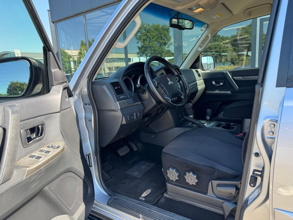 Mitsubishi Pajero 3.5 di- instyle automaat