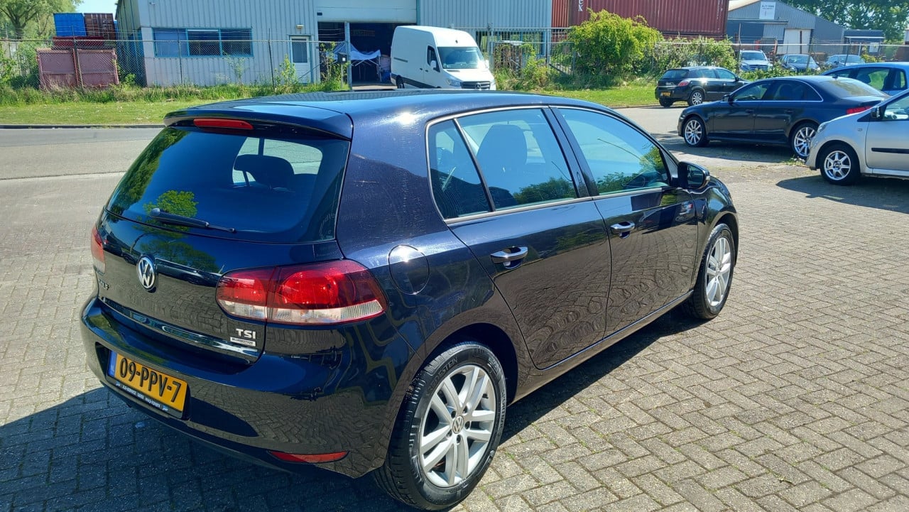 Volkswagen GOLF 1.2 TSI BlueMotion Highline 5deurs bj:2011 airco i.z.g.st