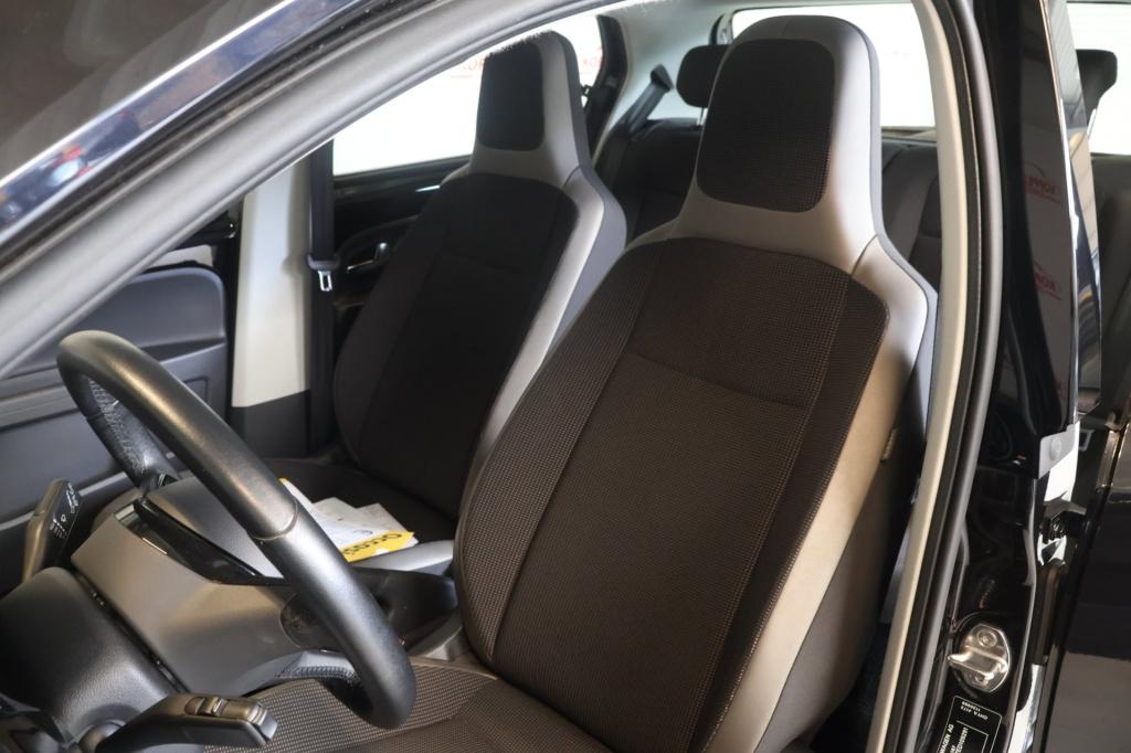 Volkswagen UP! 1.0 high up! bluemotion nl auto, airco, cruise controle, pdc