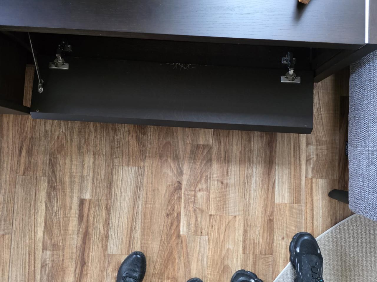 Tv-dressoir Lock, Mat gelakt wengé. L190 x D 55 x H 42 cm