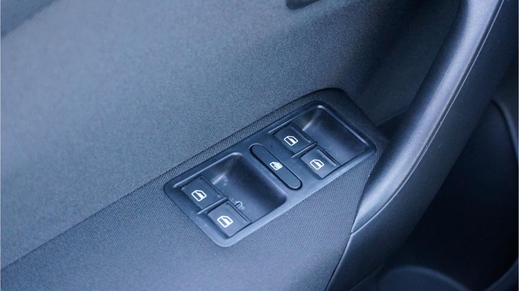 Volkswagen Polo 1.2 tsi highline panorama dak rijklaar incl garantie