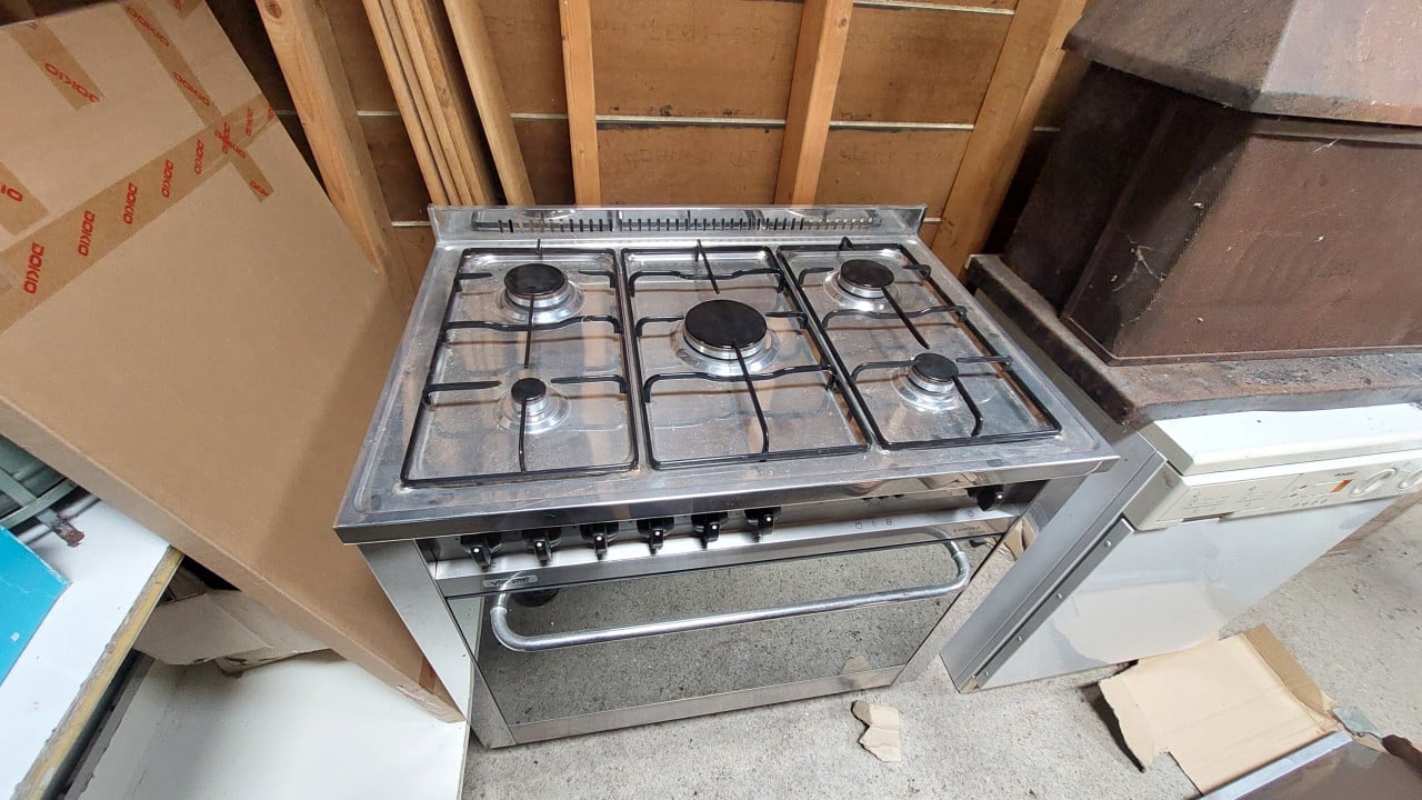 Lofra italiaans gasfornuis 90 cm met kap en achterwand