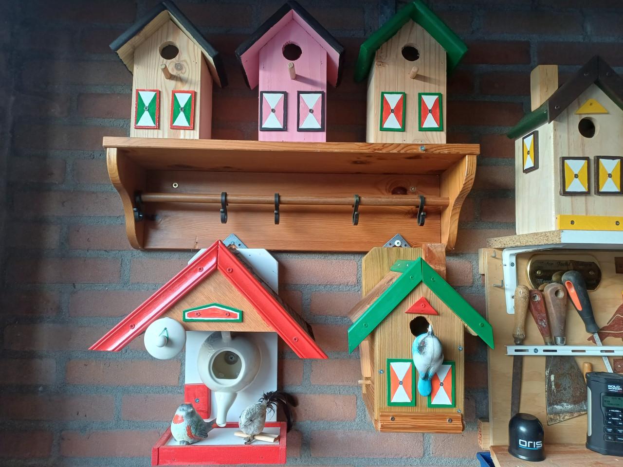 Diverse Wand - Vogelhuisjes :  Voederhuisjes , Nestkastjes etc