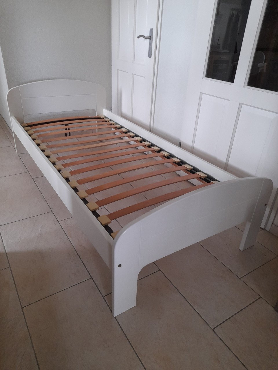 1 Persoons bed 90 x 200 (in goede staat )