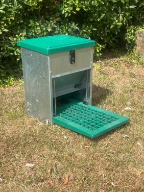 Voerautomaat voor kippen