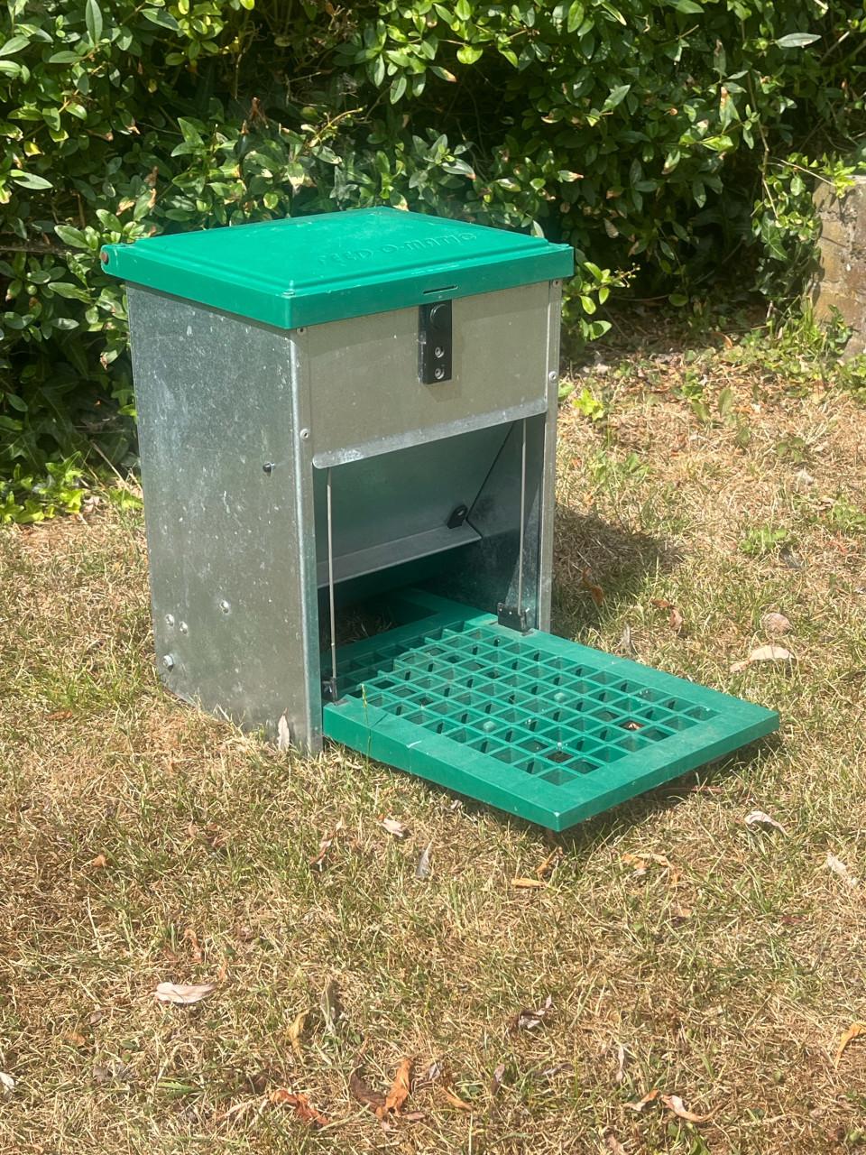 Voerautomaat voor kippen