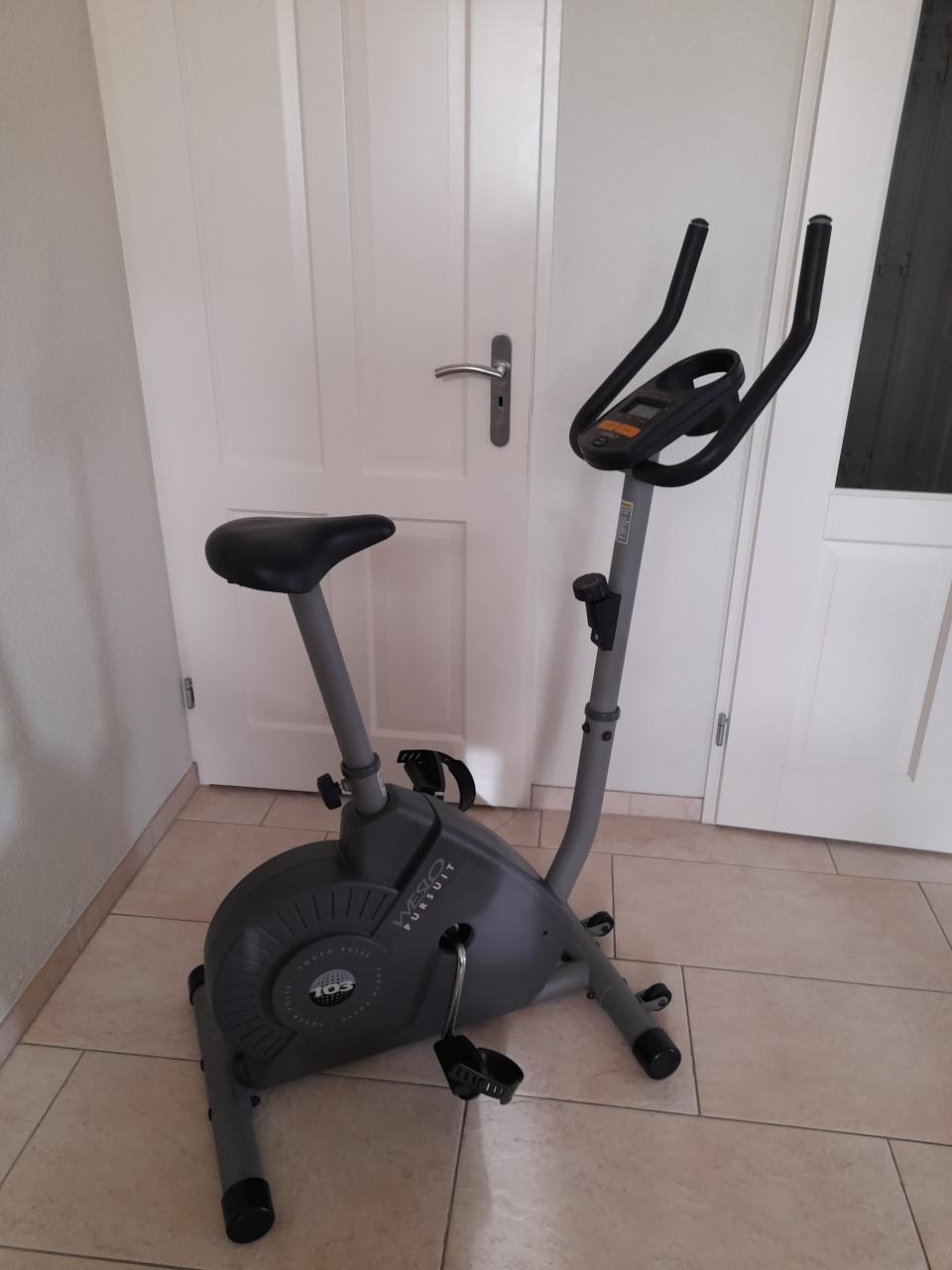 Hometrainer (werkt naar behoren ) in goede staat!  In zwaarte verstelbaar