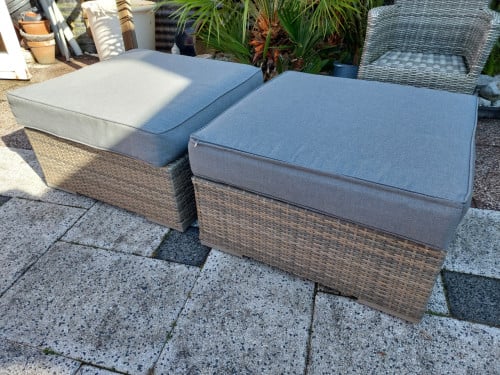 2 nieuwe lounge hockers 75x75 met kussens