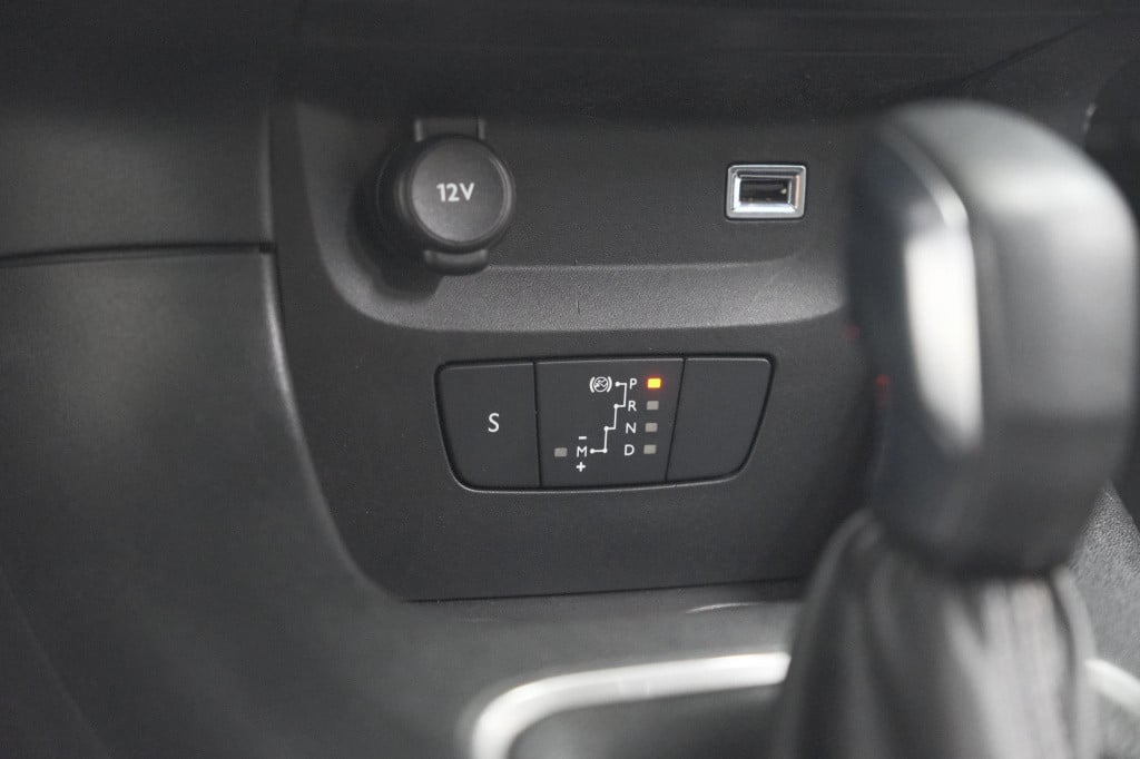 Citroen C3 puretech 110 eat6 shine | camera | navigatie | parkeersensoren |
