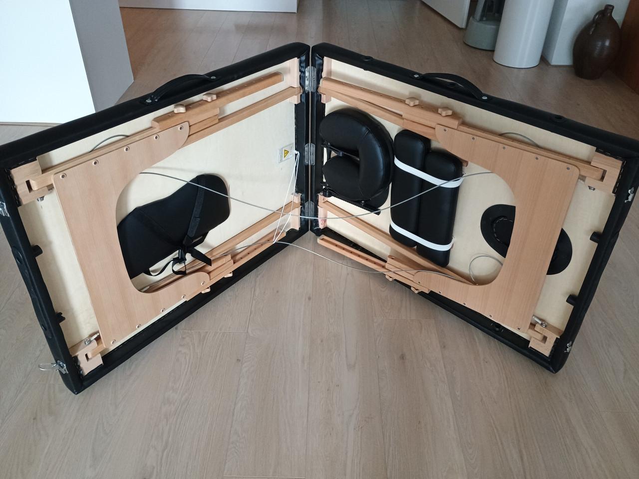 Te koop: massagetafel (in hoogte verstelbaar)