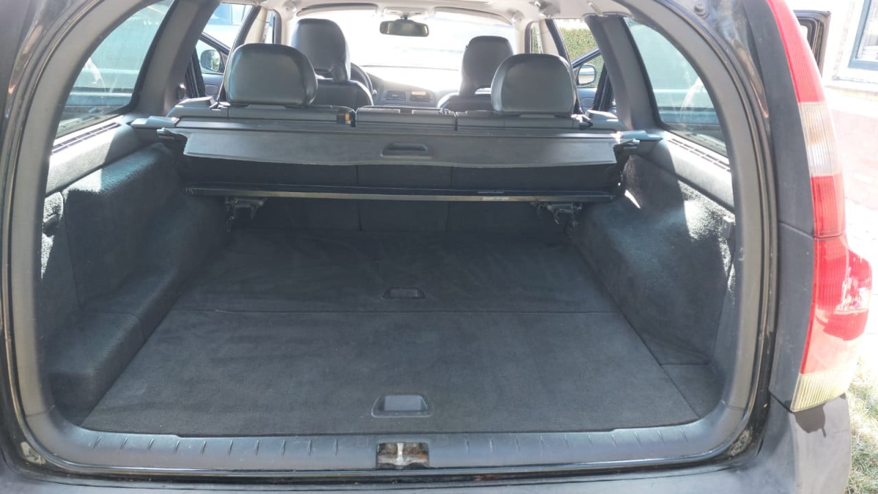 Volvo XC70 2.5T AWD Benzine 5 Cilinder 2001 Zwart