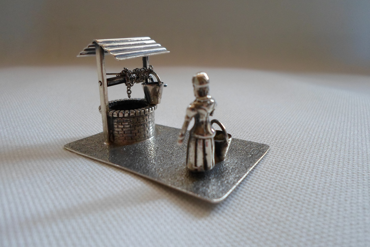 Zilver Miniatuur Vrouw Waterput