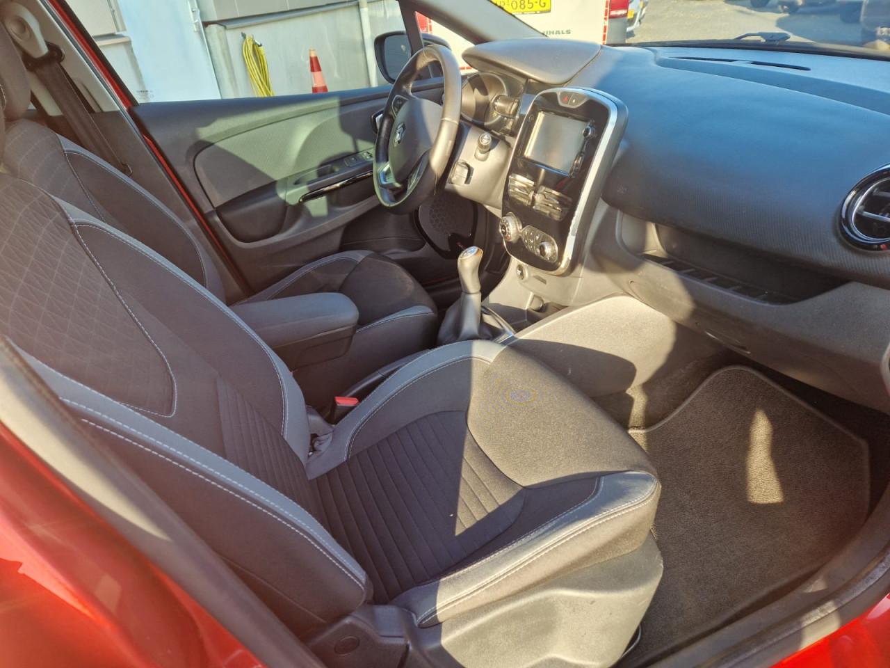 TE KOOP RENAULT CLIO ESTATE 0.9 TCe LIMITED MET AFNEEMBARE TREKHAAK