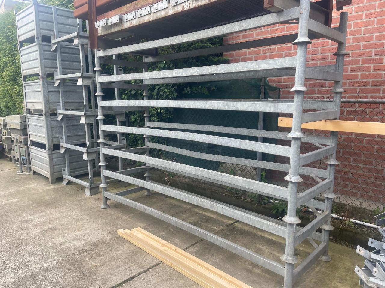 Stalen stapelrek 7x, afmeting : 270x80cm