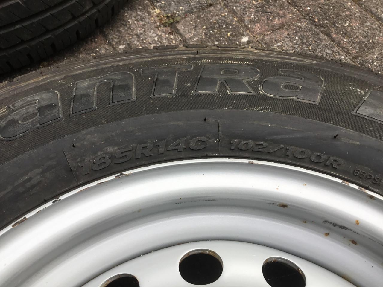 2 X stalen velg met Hancook banden 185R14C
