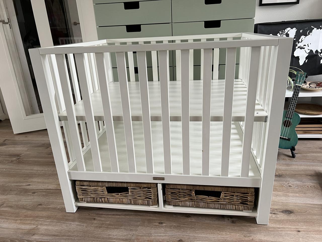 La Première box met rieten manden