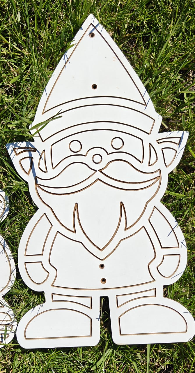 Te koop Kabouters gemaakt van  Trespa 6 mm dik.