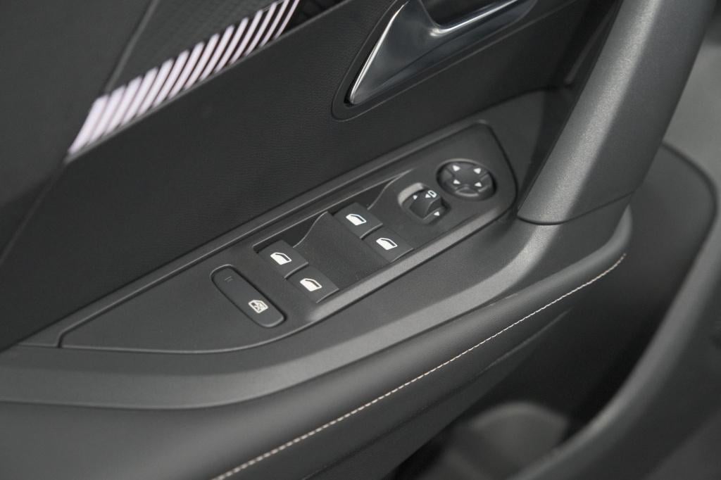 Peugeot E-2008 ev allure 54 kwh | 360 camera | adaptieve cruise control | w