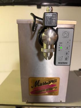 Te koop: slagroommachine van het merk Hans Kratt / Mussana.