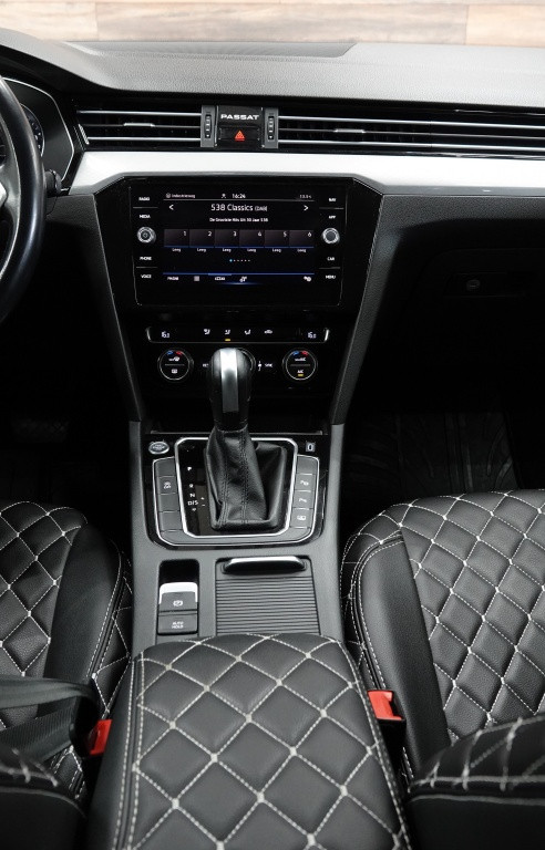 Volkswagen Passat 1.6 tdi | acc | carplay | camera | pdc |