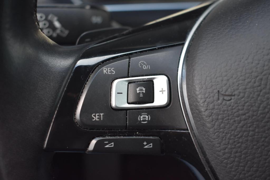 Volkswagen Tiguan 1.5 tsi act r-line | trekhaak | nap | apple carplay | and