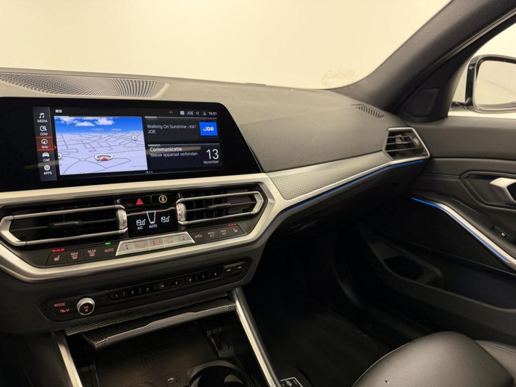 BMW 3-serie 330e m-sport | schuif/kanteldak | trekhaak | 360 camera |