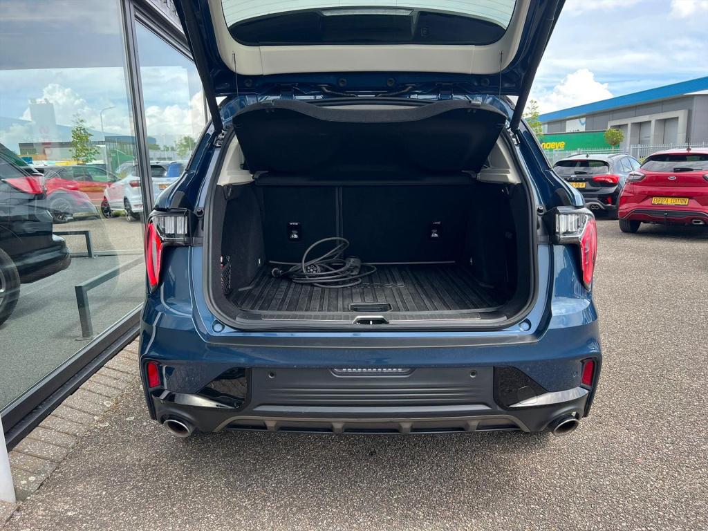 Lynk & Co 01 1.5 261pk phev 7dcth , black edition , panoramadak , adaptive 