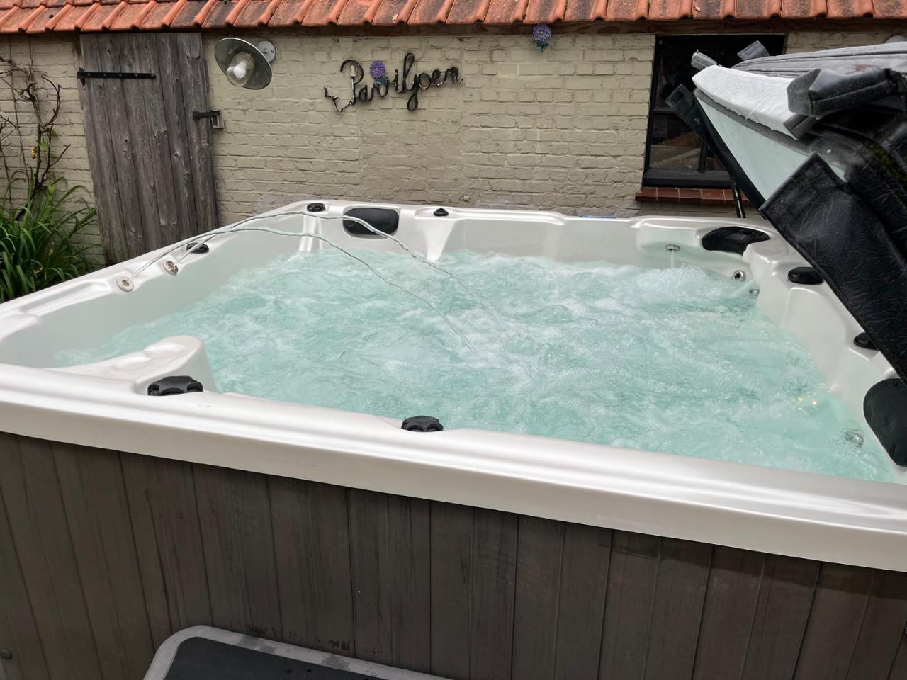 5 persoons jacuzzi