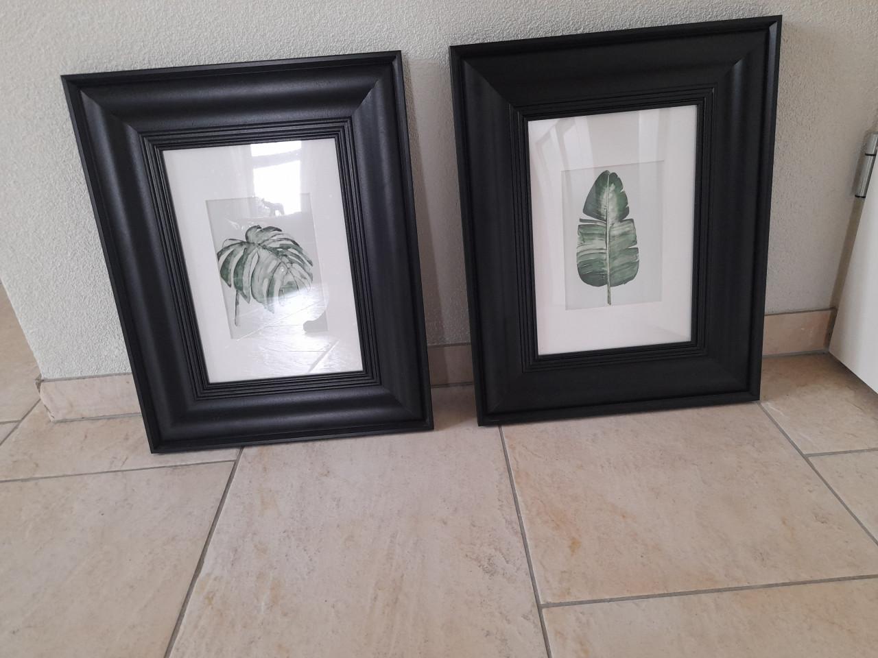 2 Leuke schilderijtjes   ( z.g.a.n.)  45,5 x 36 ,5