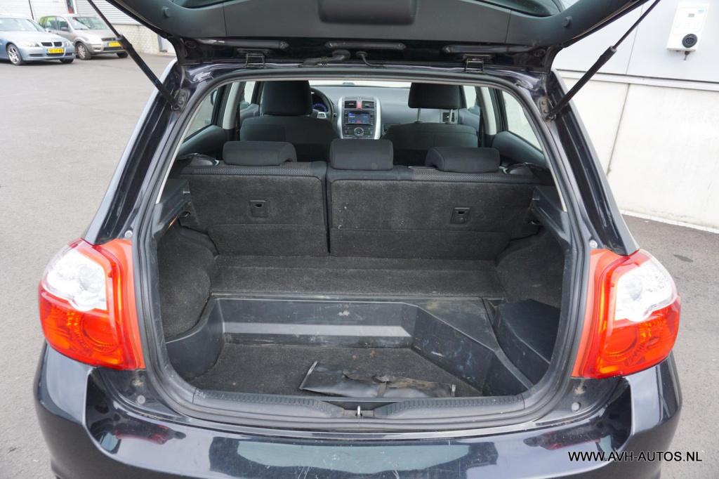 Toyota Auris 1.8 full hybrid dynamic business