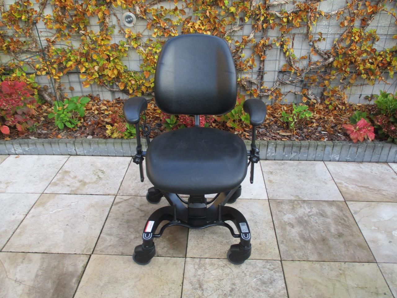 Zgan Vela Tango 700 EB trippelstoel met elektrisch hoog laag bediening .