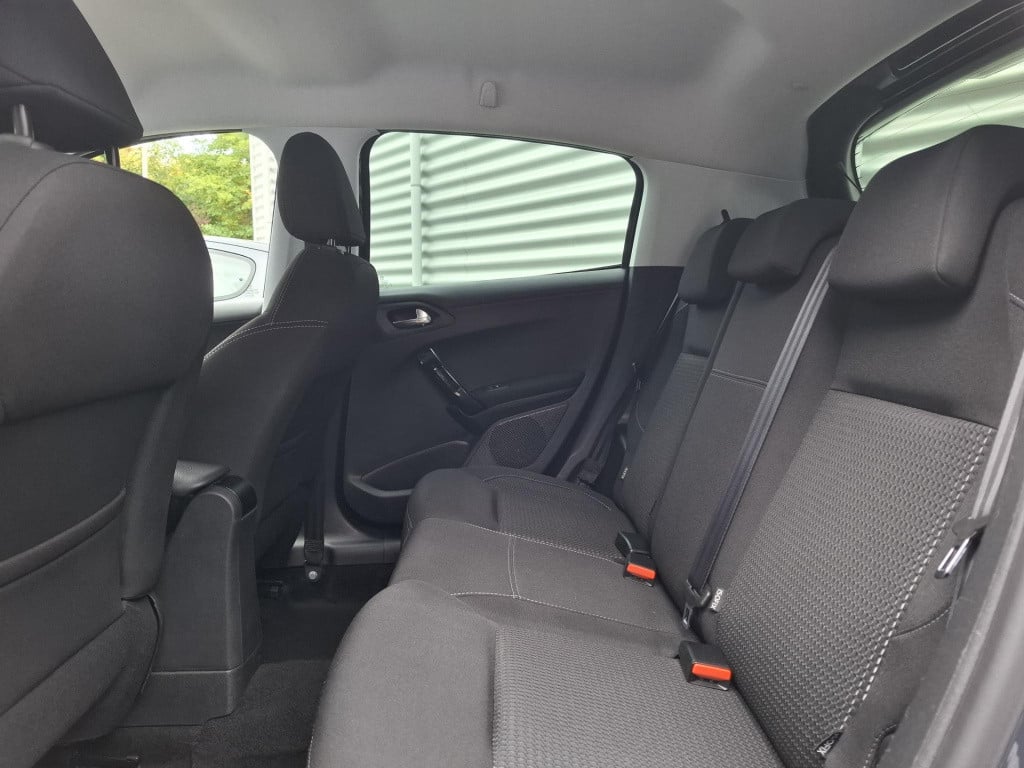 Peugeot 208 1.2 allure nav/clim/lmv/park