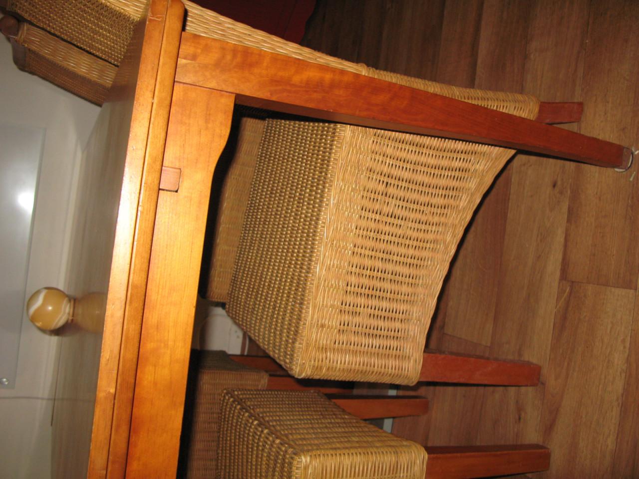 Eettafel + 4 stoelen