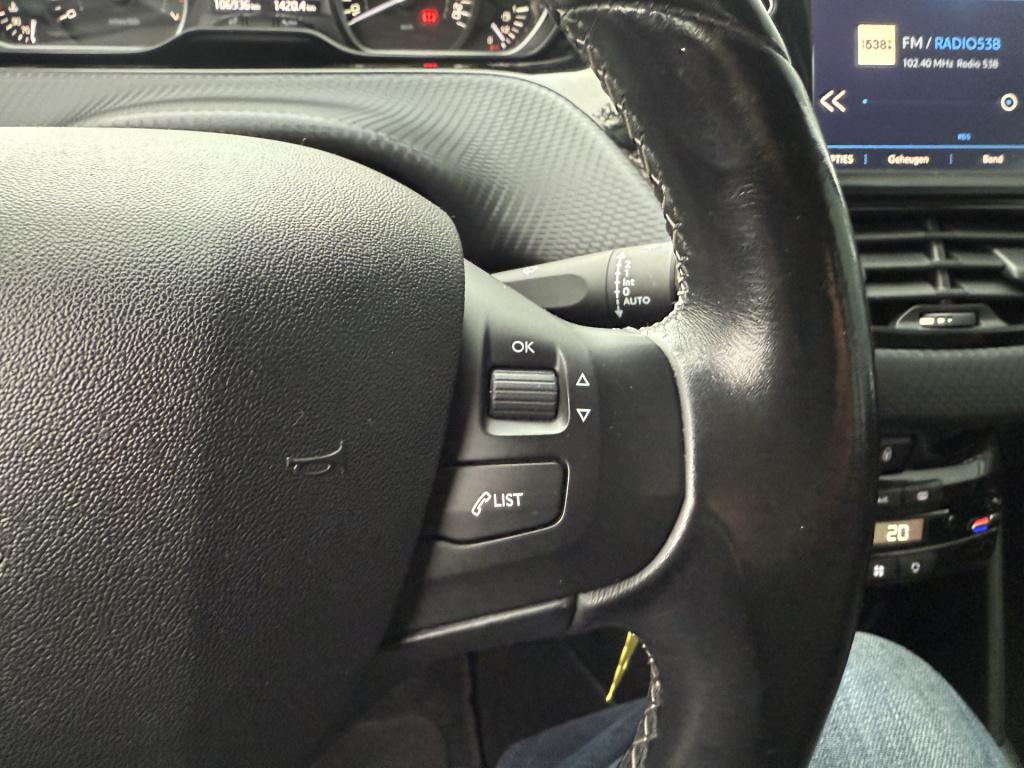 Peugeot 208 1.2 puretech blue lease executive 5-drs