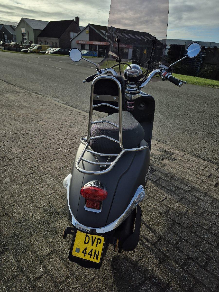 BTC Legend Scooter uit 2019