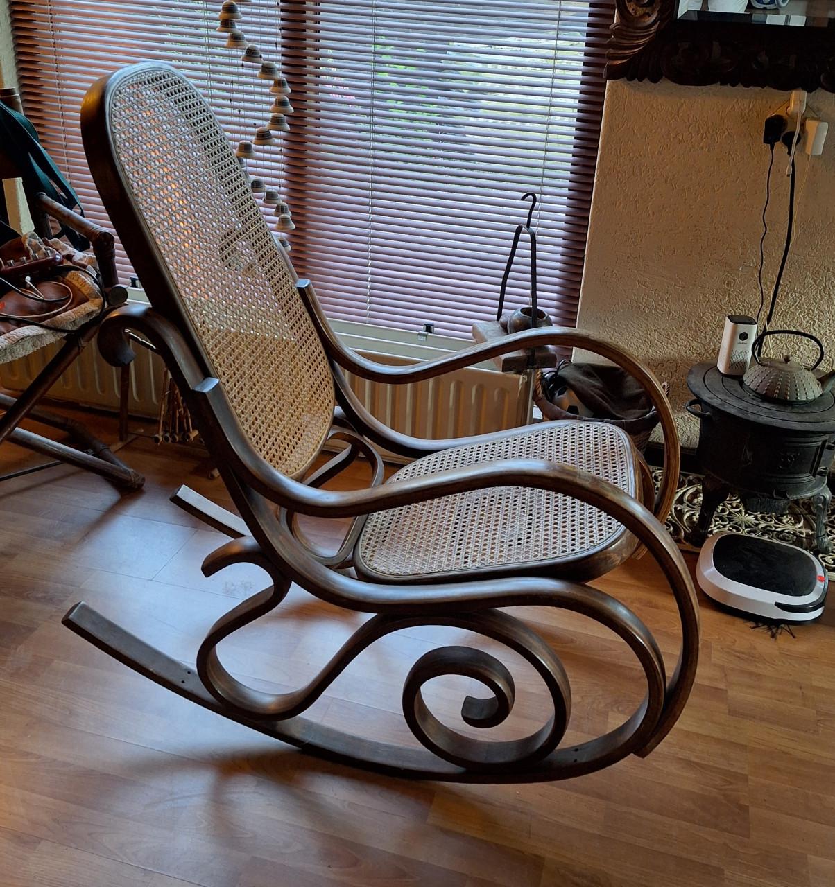 Thonet (like) schommelstoel